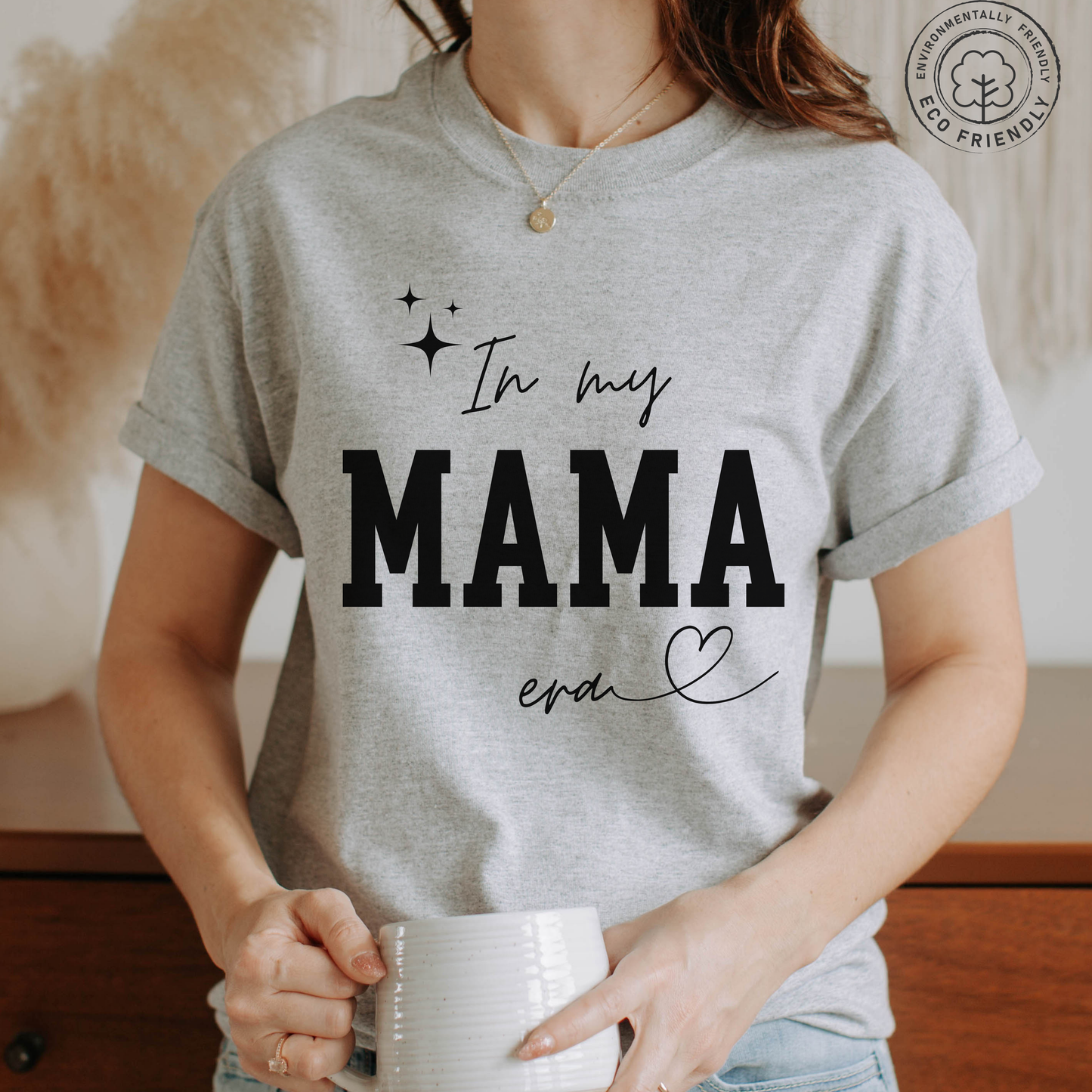 ‘In My MAMA Era’ Camiseta de algodón eco-friendly - Unisex Heavy Cotton Tee - Perfect Gift for Moms, Birthdays, and Celebrations