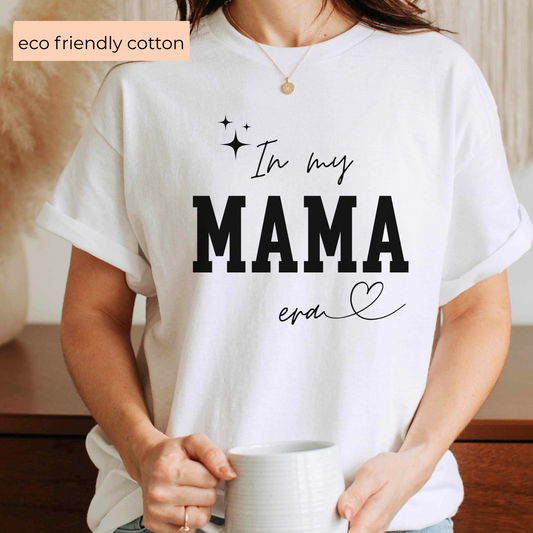 ‘In My MAMA Era’ Camiseta de algodón eco-friendly - Unisex Heavy Cotton Tee - Perfect Gift for Moms, Birthdays, and Celebrations
